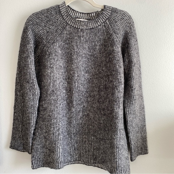 ANTHROPOLOGIE Bohme Gray and White Ribbed Crewneck Sweater Size S - Picture 1 of 11